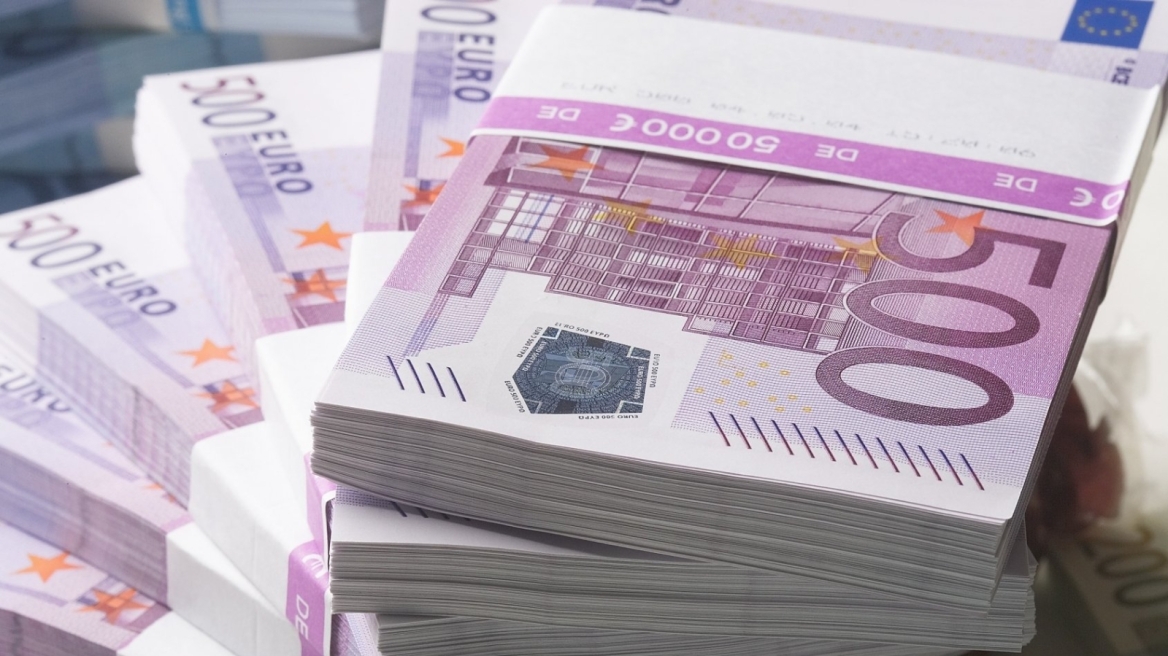 Ιωάννινα: Έπαιζαν στα χαλάσματα και βρήκαν... 43.000 ευρώ!